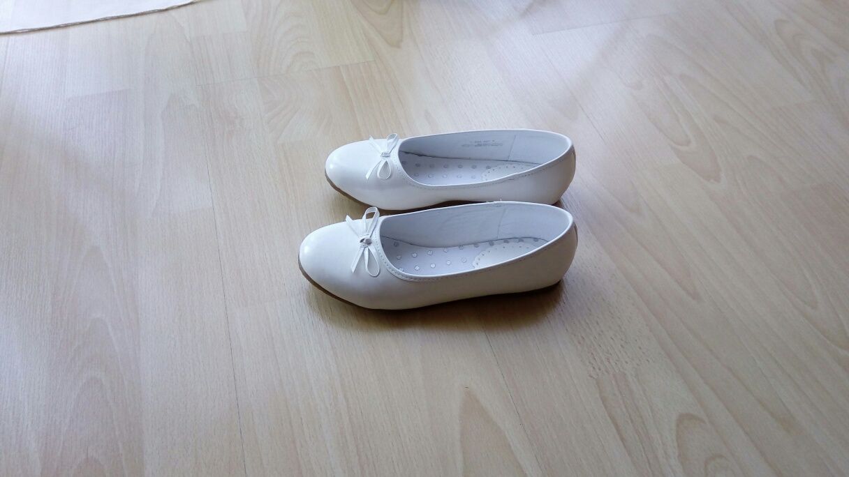 Buty dziewczęce białe