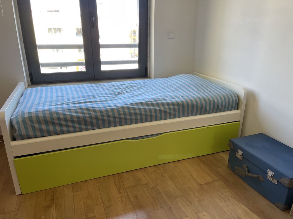 Cama  para jovem, dupla, com gaveta.