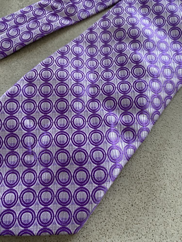 Jedwabny krawat ze spinkami