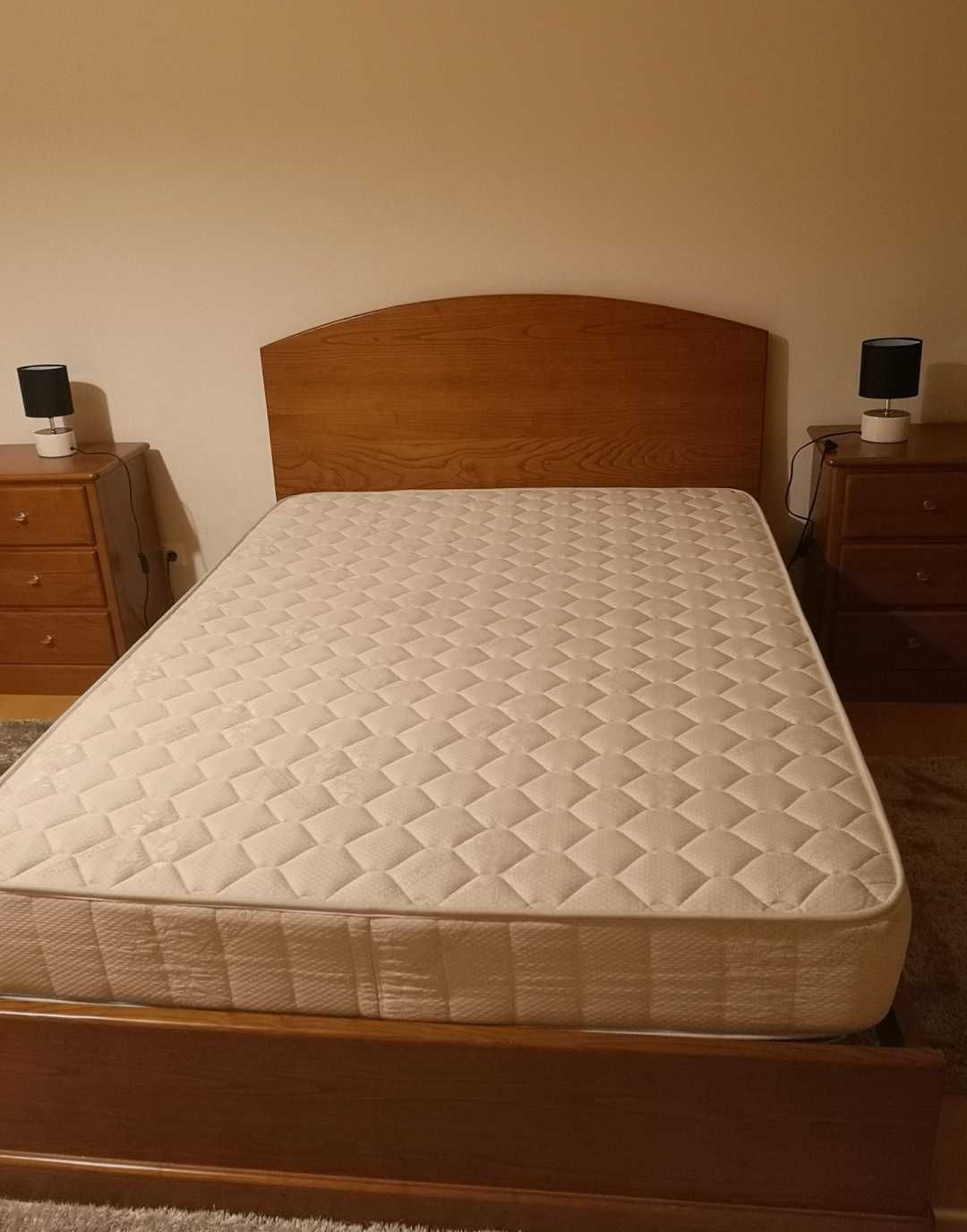 Quarto em madeira maciça