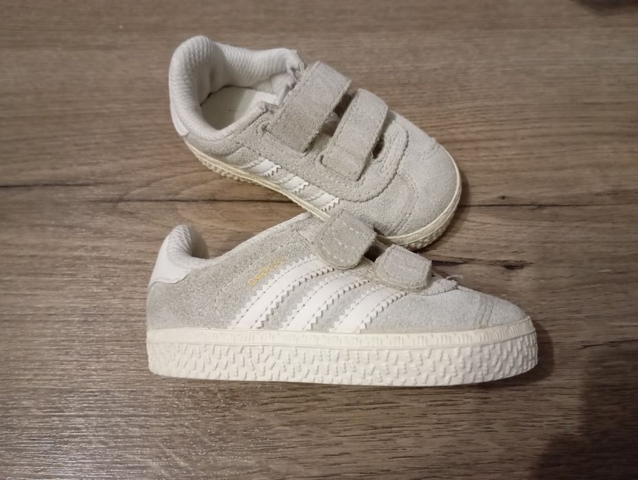 Кросівки оригінальні шкіряні ,розмір 19.