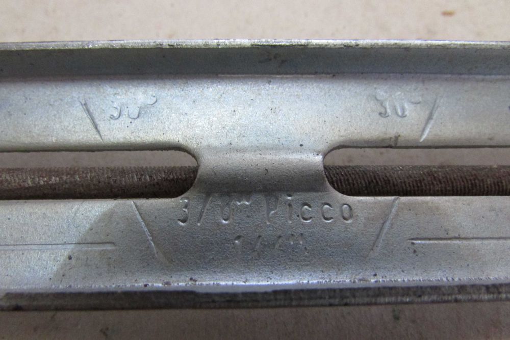 Приспосіблення для гостріння ланцюгових пил.