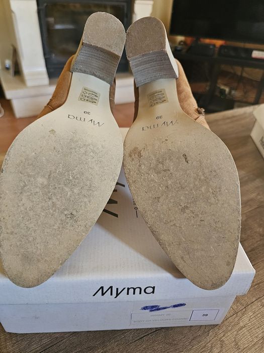 Sandália e bota usados uma vez