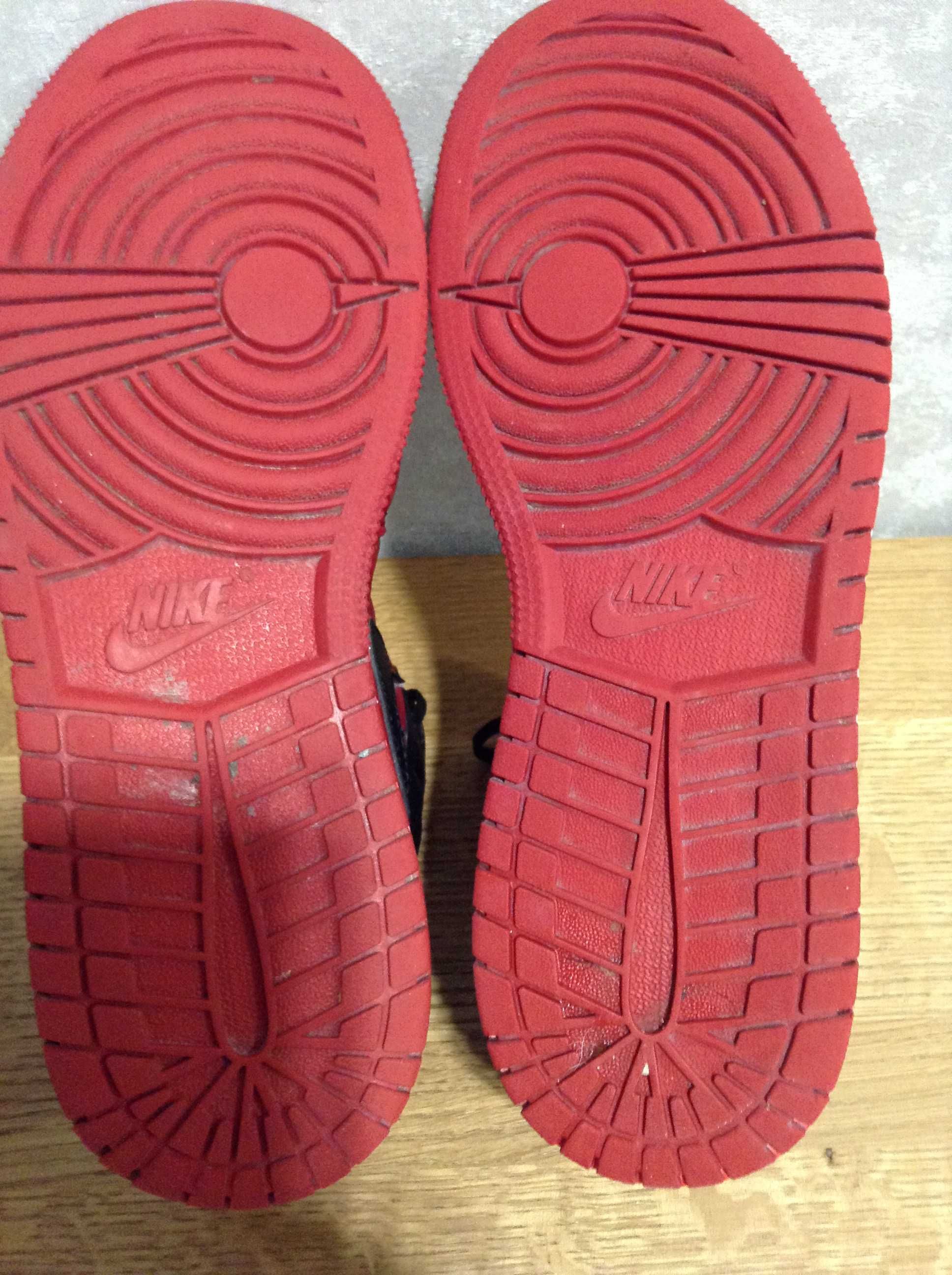женские кроссовки Nike Air Jordan 1 Reverse Bred оригинал