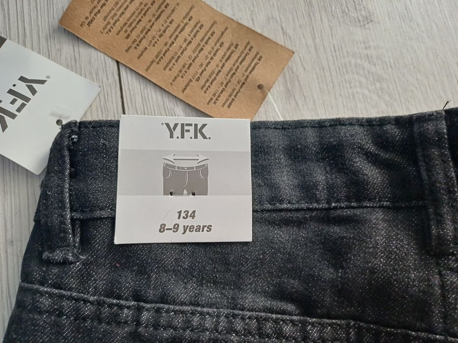 Nowe spodnie chłopięce r.134