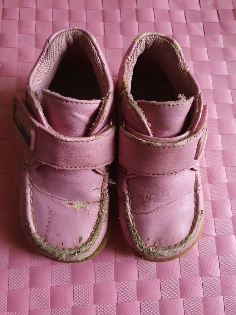 Отдам розовые детские ботиночки