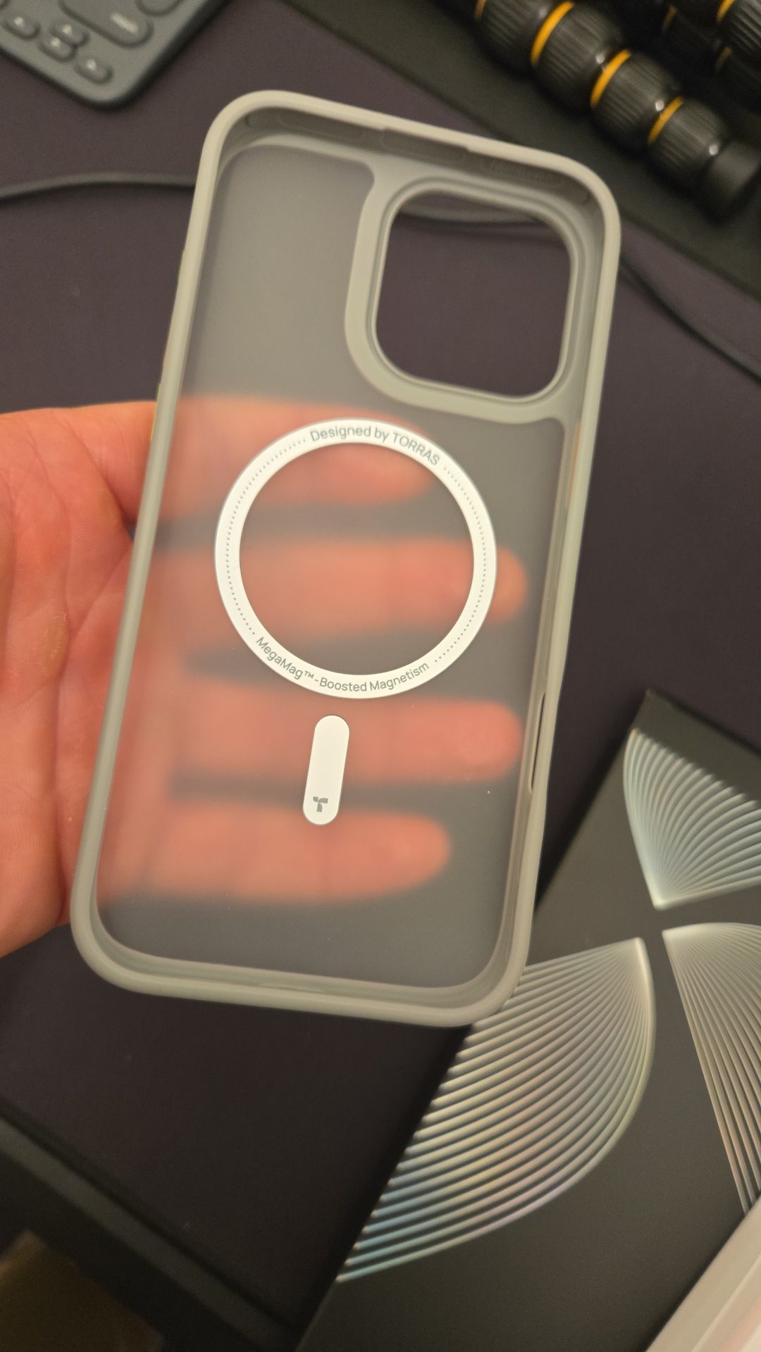Capa + película da Torras para iPhone 16 Pro Max
