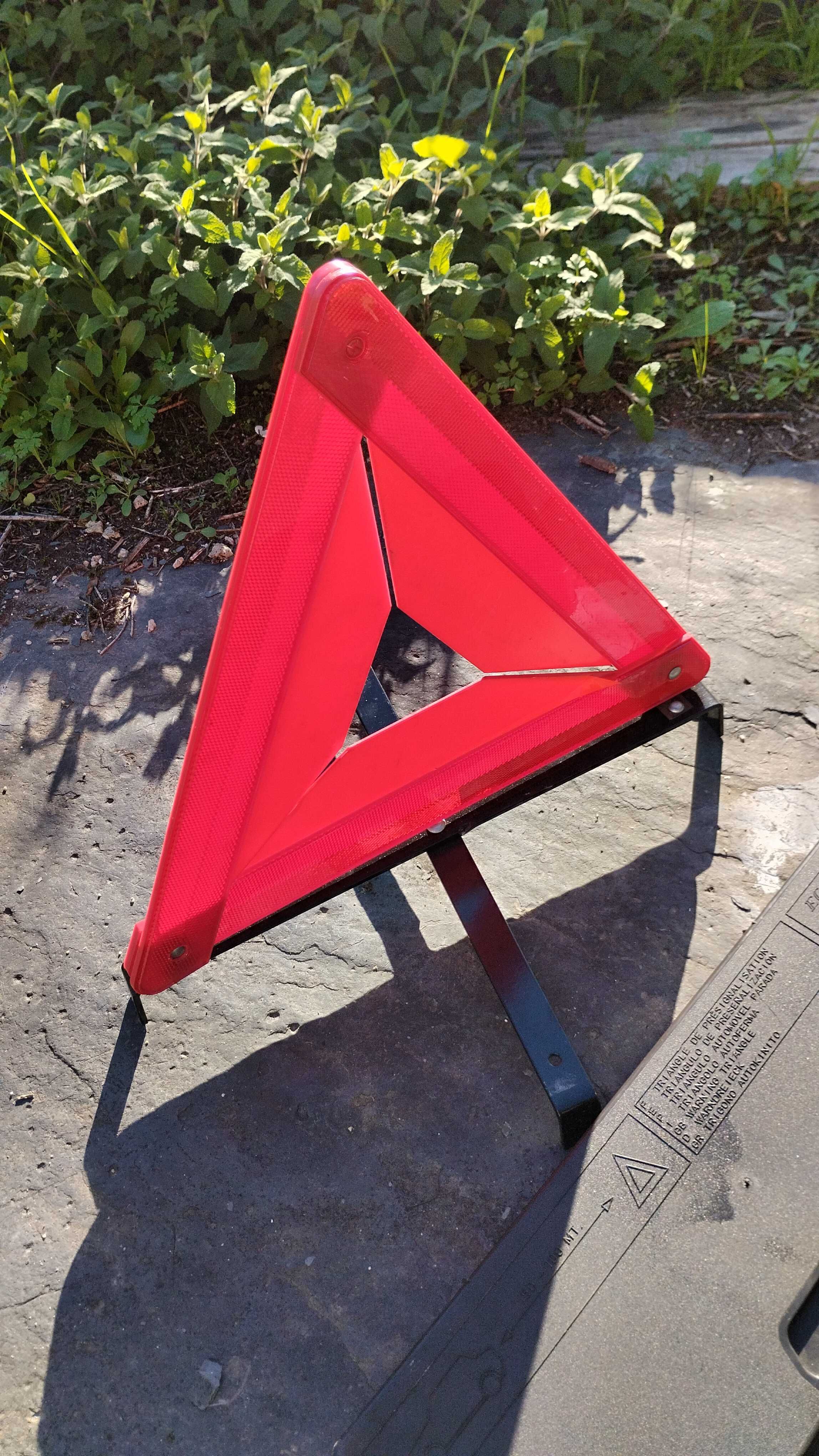 Vendo 2 triângulos de carro novos os dois 20 euros