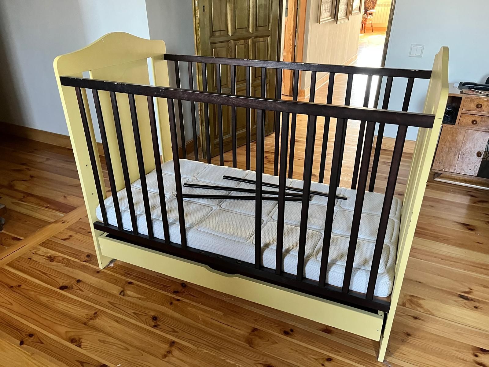 Łóżeczko 120x60 w  dobrym stanie z kokosowym materacem