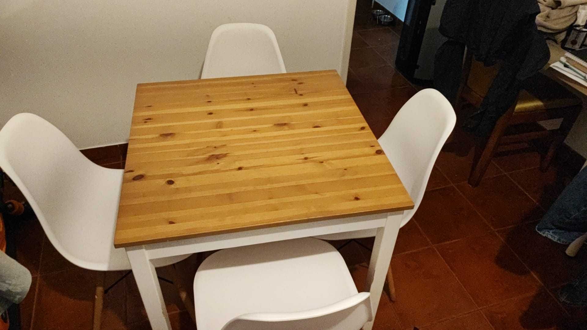 Conjunto, mesa com quatro cadeiras