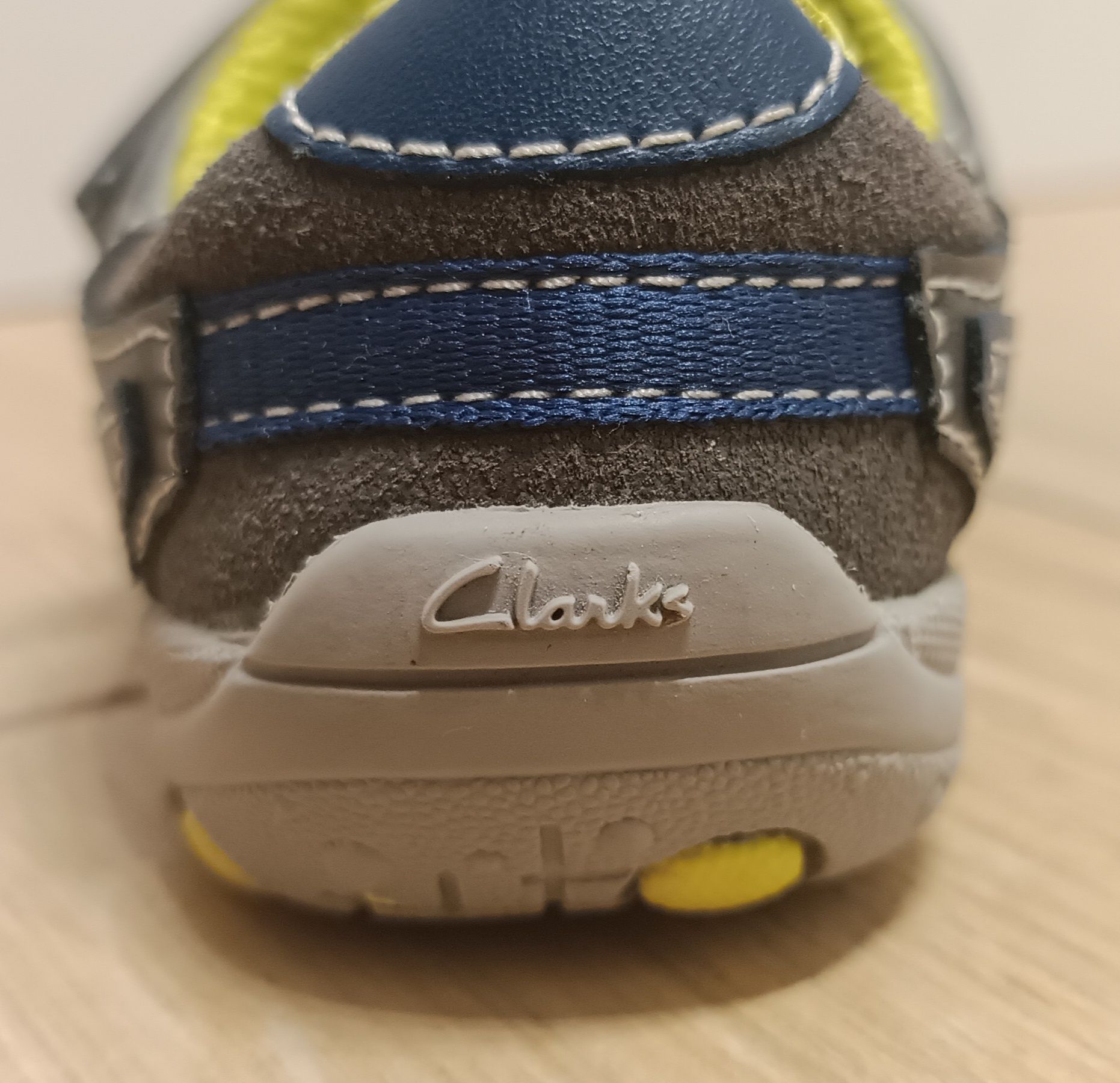 Clarks 20,5 20 1/2 buty półbuty wiosenne dla chłopca skóra rzepy