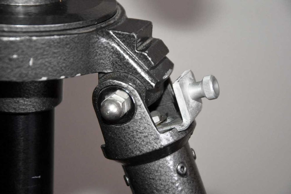 Tripé Profissional Gitzo R3+ Foto Cinema Astronomia sobe 3 metros