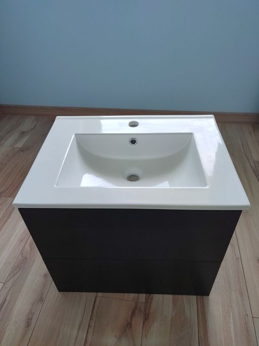 Szafka z umywalką, komplet łazienkowy