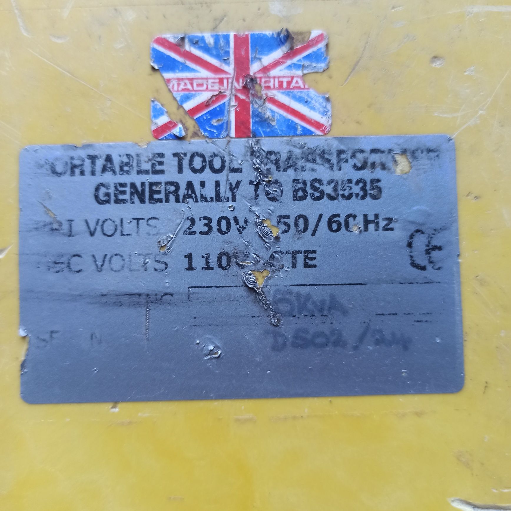 Transformator 110V 5kVA z 230V na 110V Duży 2-a gniazda na 110V 5KVA