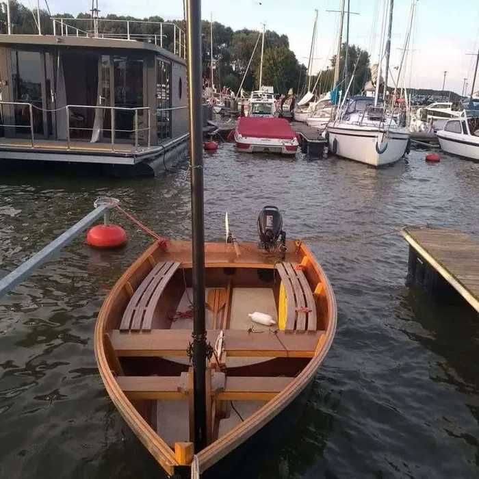 stylowa łódź żaglowa