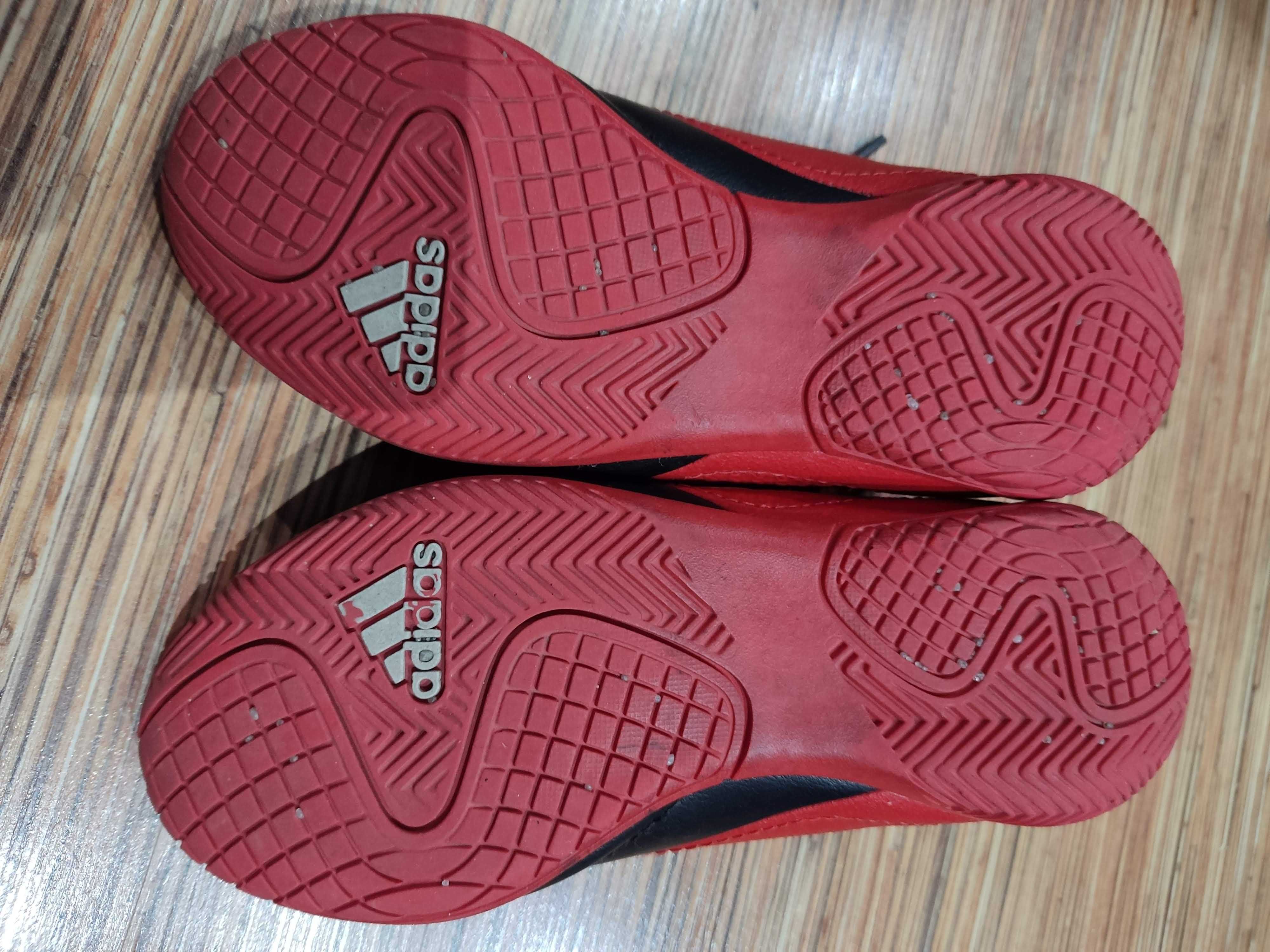 Sapatilhas de futsal Adidas, T29