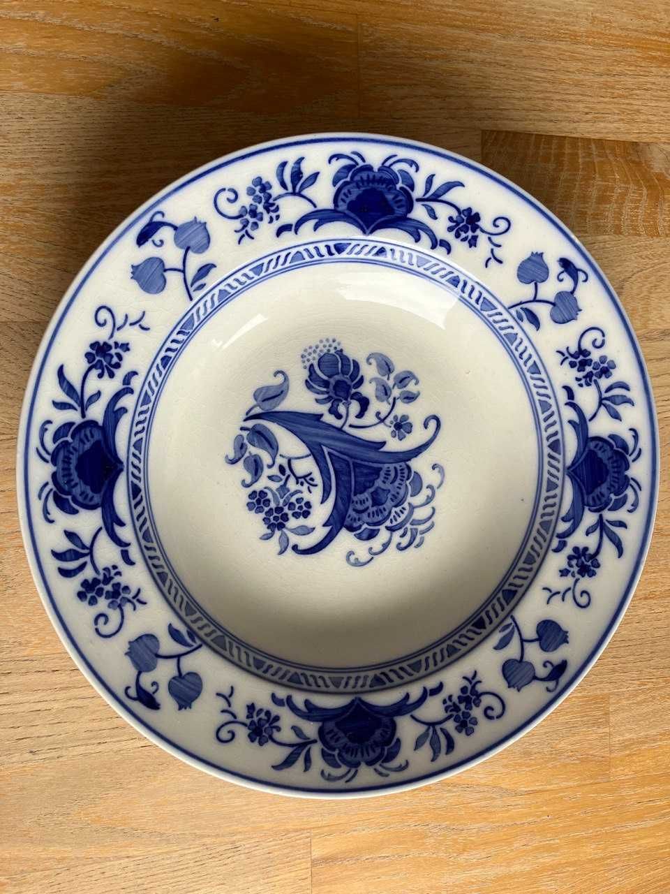 Антикварная тарелка Villeroy & Boch