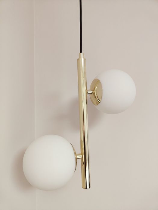 Zestaw dwóch lamp wiszących na złotym pałąku