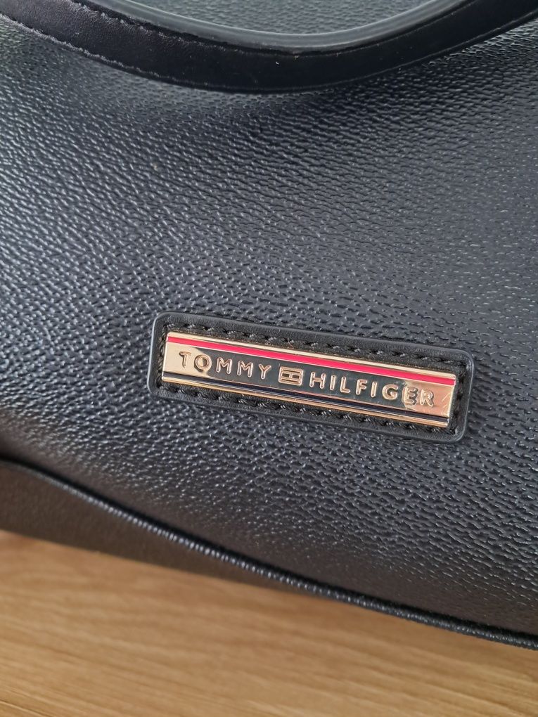 Torebka Tommy Hilfiger.