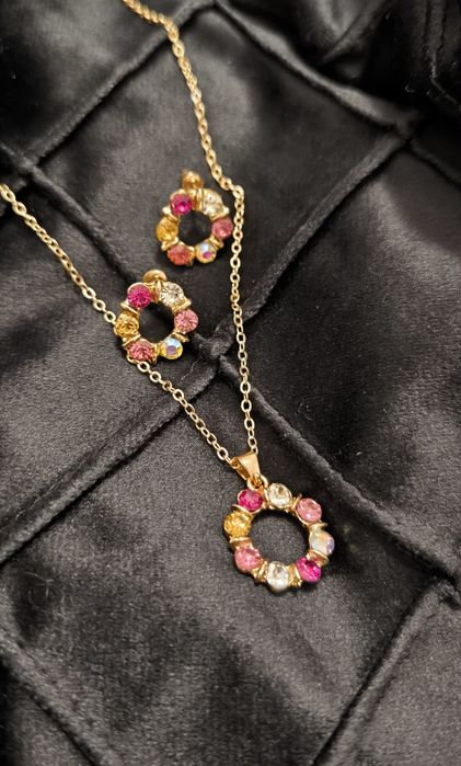 Komplet biżuterii złotej z kolorowymi cyrkoniami