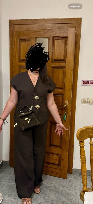 Продаю костюм шоколадного кольору.