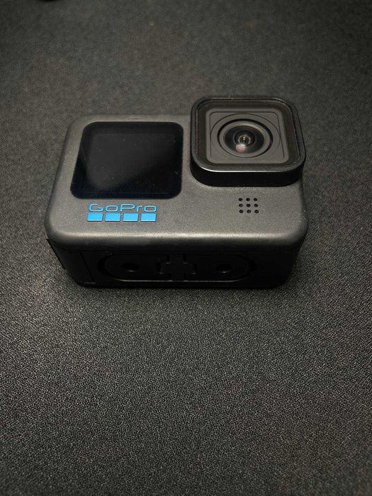 GoPro Hero 10 Black + 5 baterii + akcesoria – stan bardzo dobry