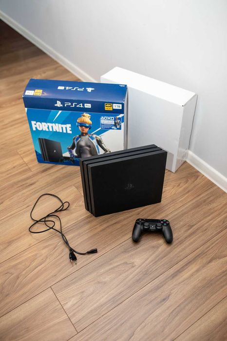 PlayStation 4 Pro - mało używana, super stan, CUH-7216B soft 12.00