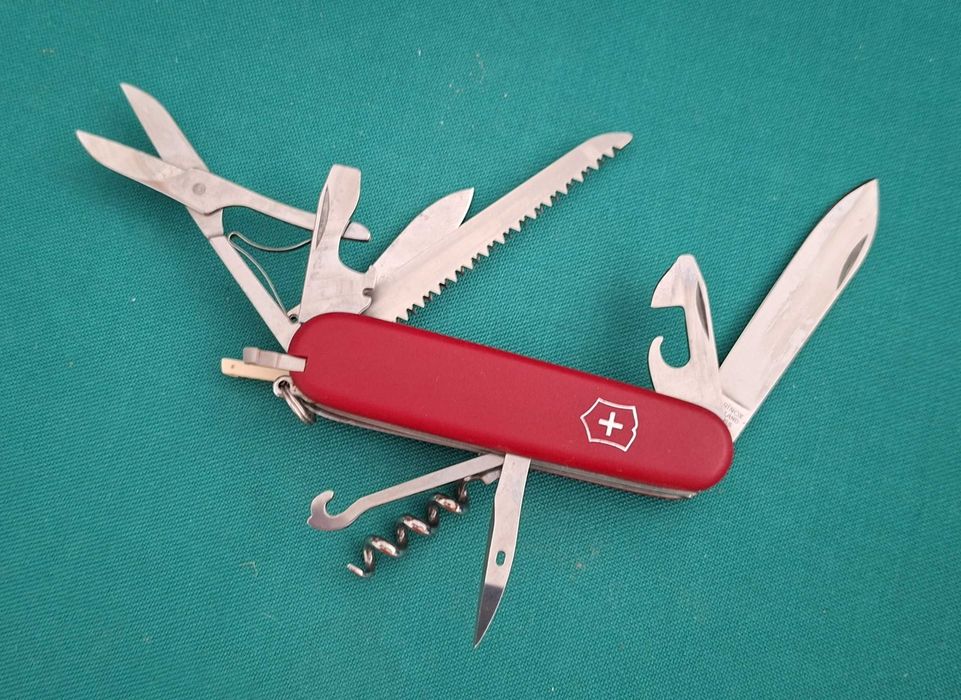 Canivete Victorinox + Bolsa Caja de Ahorros El Monte (Cajasol)