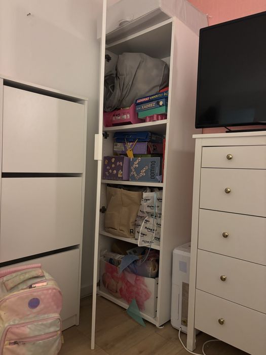 Movel IKEA com arrumação