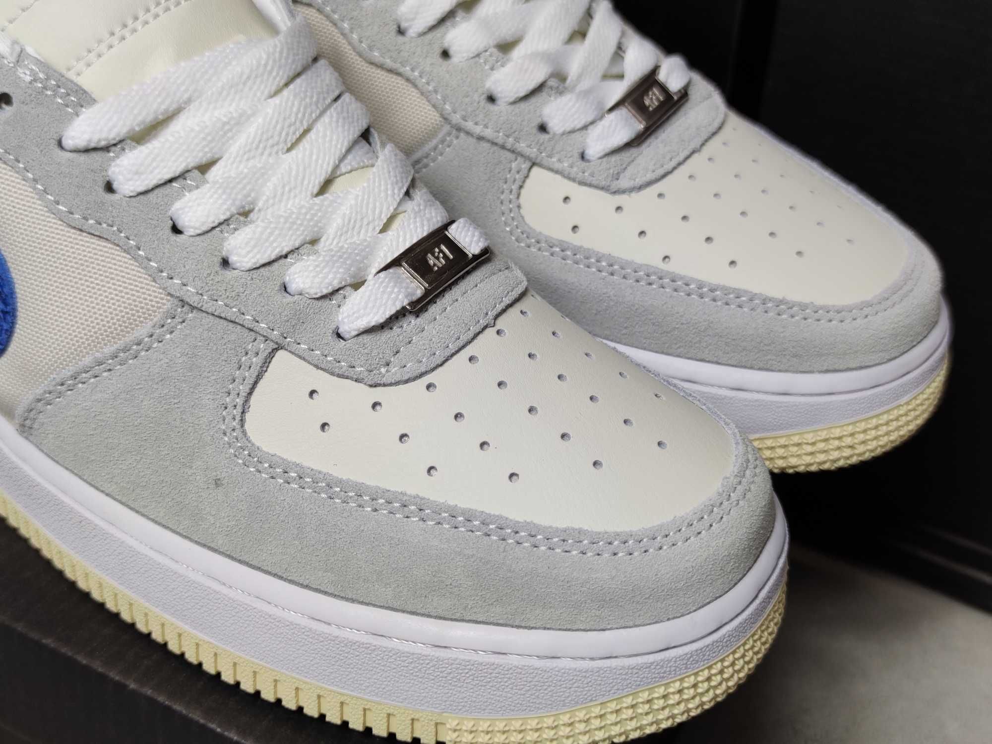 Nike Air Force 1 Low SP
Undefeated 5 On It Dunk vs. AF1