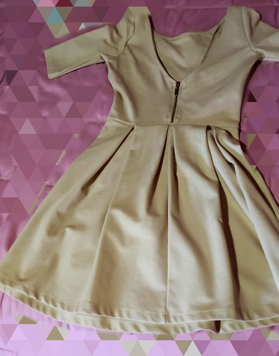 Vestido Stradivarius, costas abertas, M