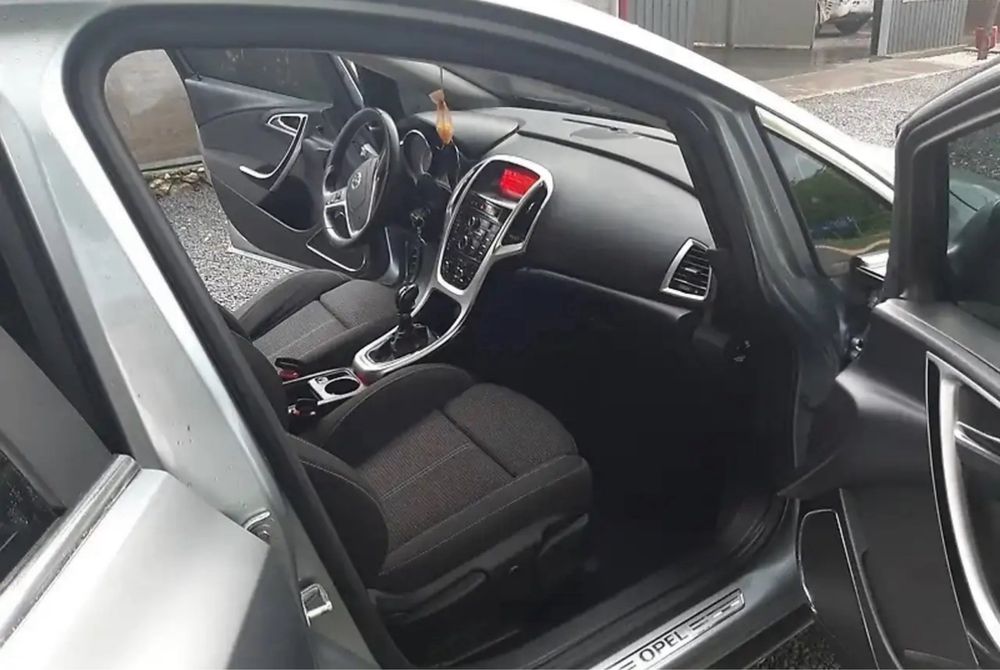 Продам Opel Astra j 1.7cdti