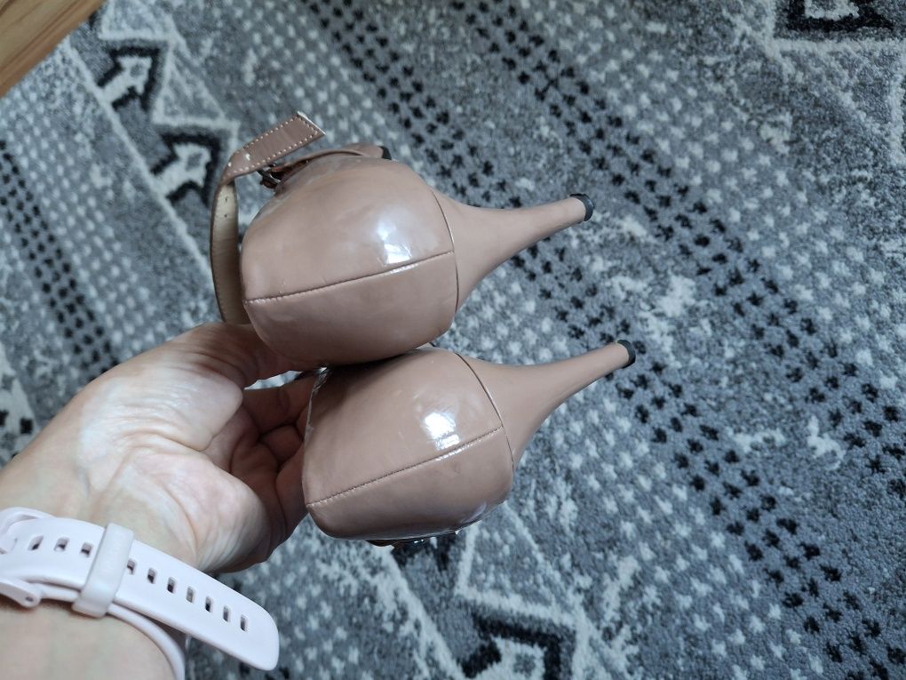Szpilki nude Deichmann 39