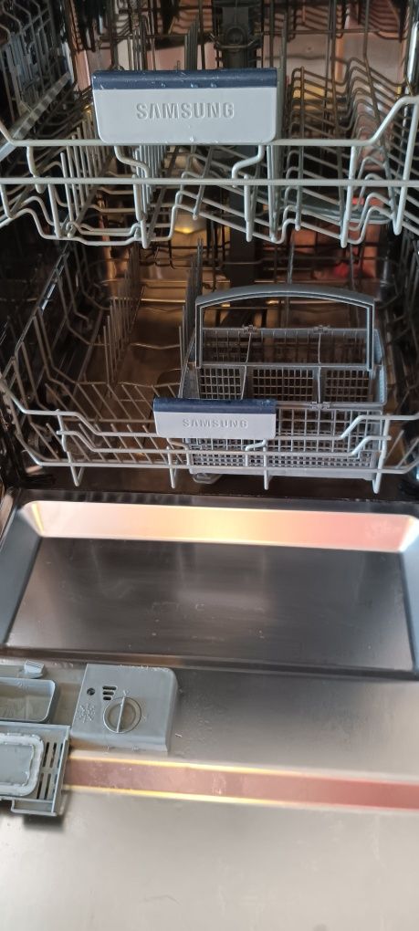 Máquina de Lavar Loiça Samsung a funcionar na perfeição