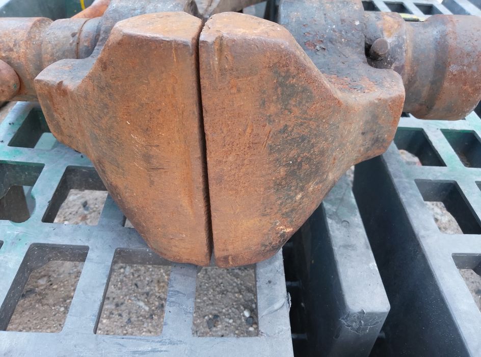 Imadło kowalskie duże masywne stare