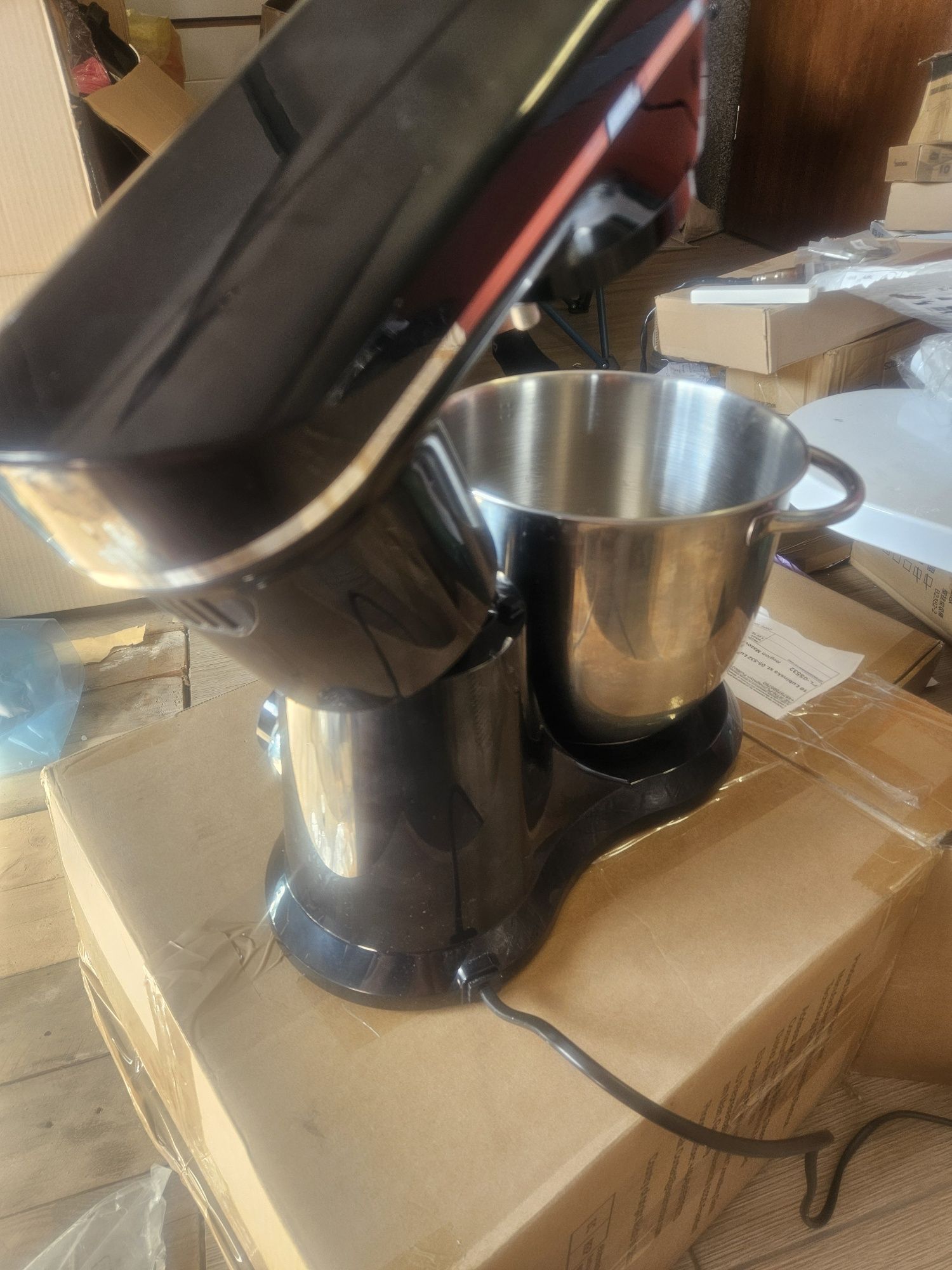 Robot kuchenny planetarny
