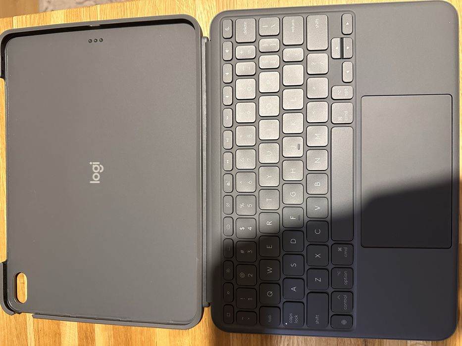 Logitech Combo Touch - klawiatura iPad Air 11" m3 m2 (2024) - JAK NOWA