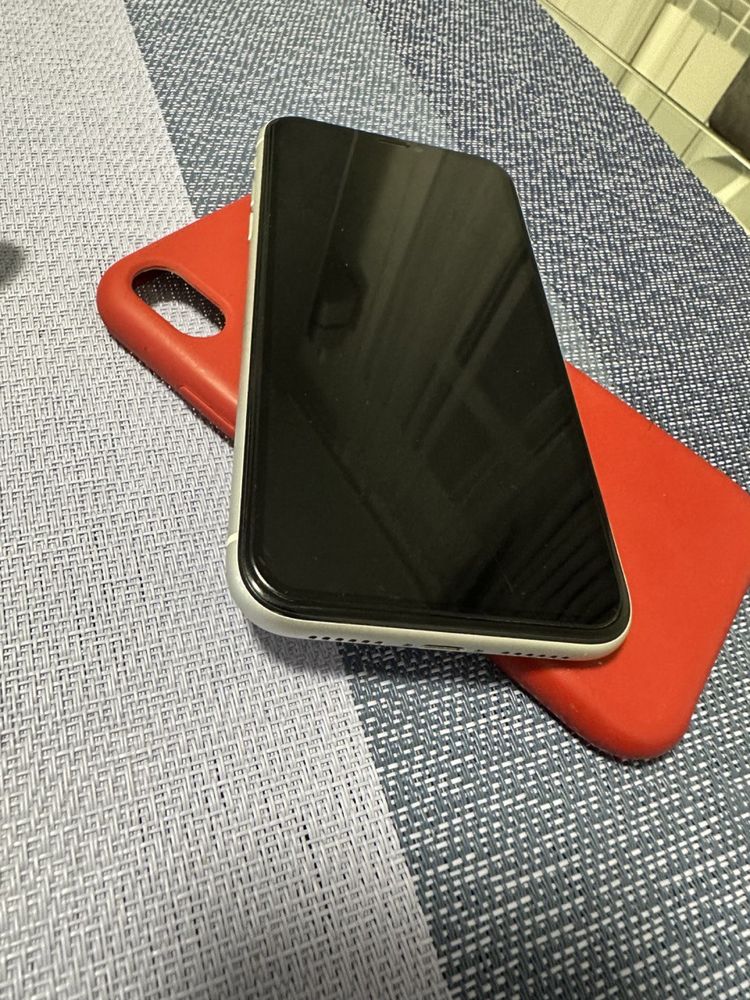 iPhone XR на 64 Гб.