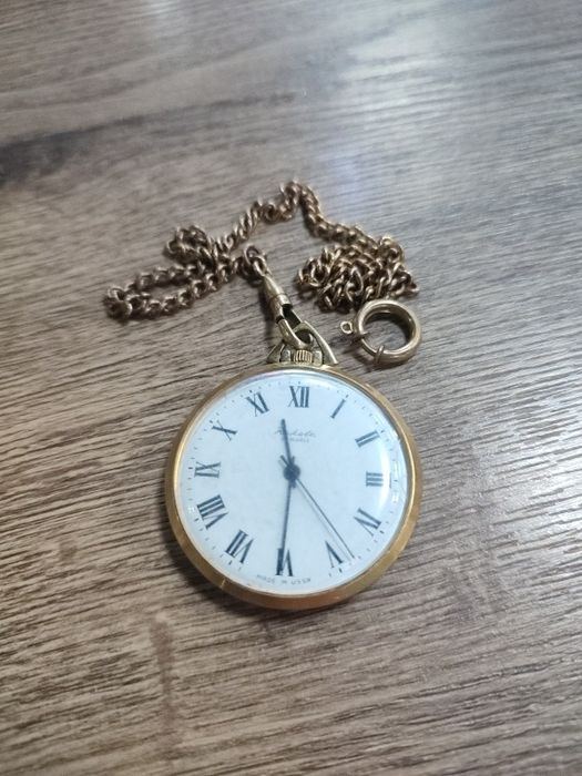 Продам часы в рабочем состоянии