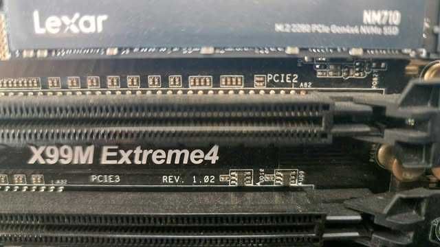 Płyta główna ASRock z procesorem i pamięcią ram