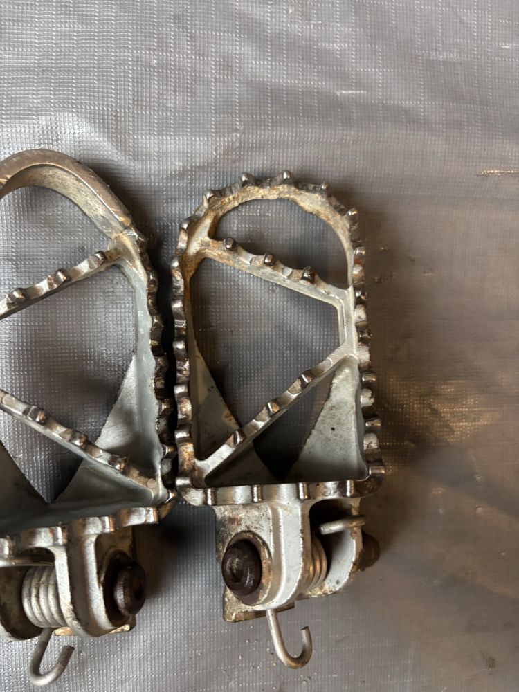 Podnóżki nóżki stopki KTM SX450 RFS EXC 520