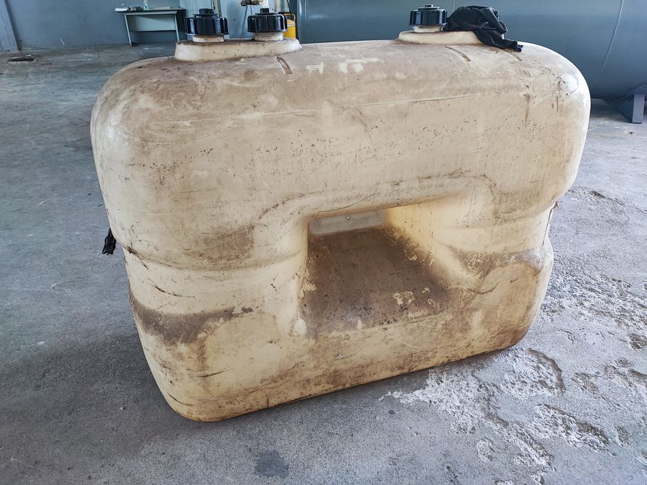 Depósitos de 1000 litros de combustível gasóleo