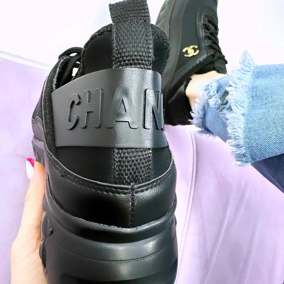 Женские кожаные кроссовки Chanel