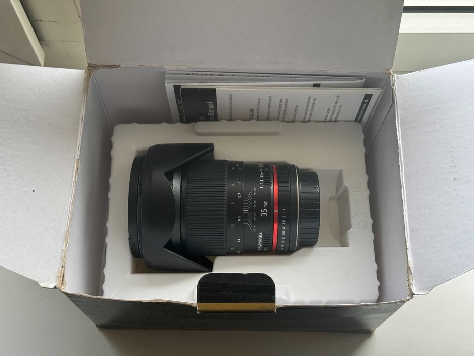 Об'єктив Samyang 35mm F/1.4 EF (Canon) ED AS UMC в бездоганному стані