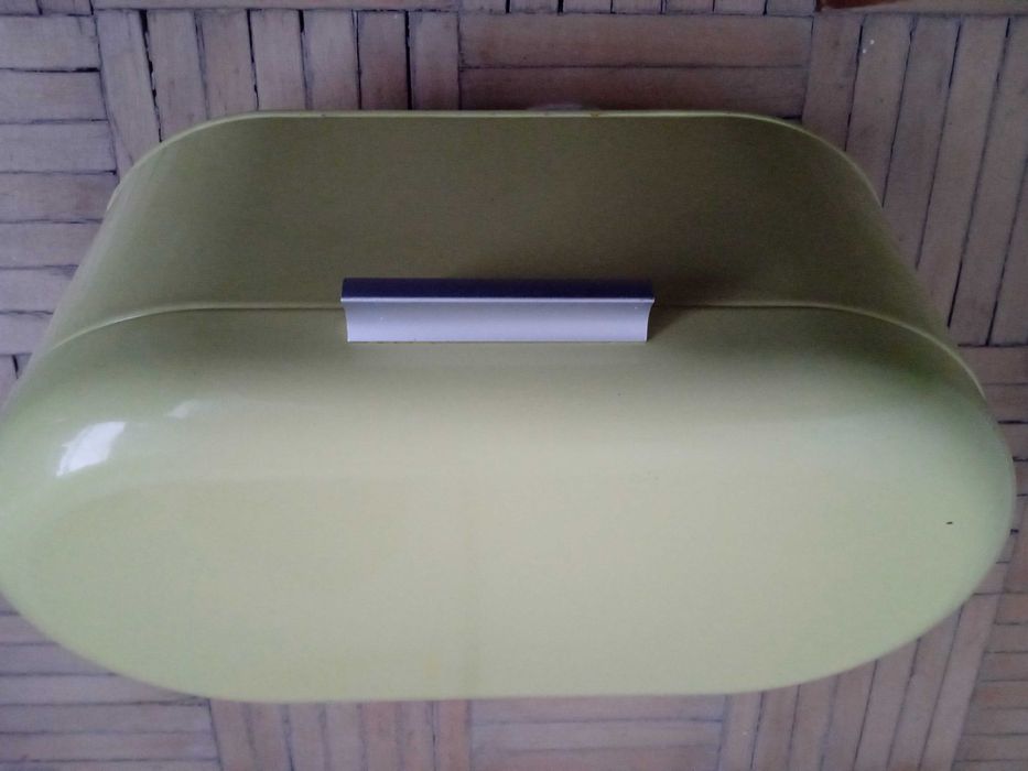 duże żółte metalowe pudełko/kuferek  na kosmetyki