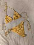 Złote bikini strój kąpielowy