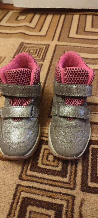 Дитяче взуття в гарному стані