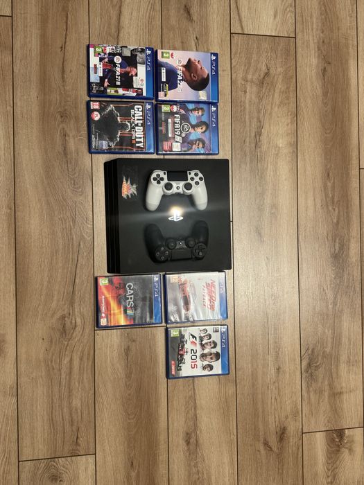 Konsola ps4 + 2 pady + 7 gier