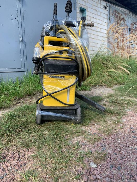 Продам б/в Kärcher 720