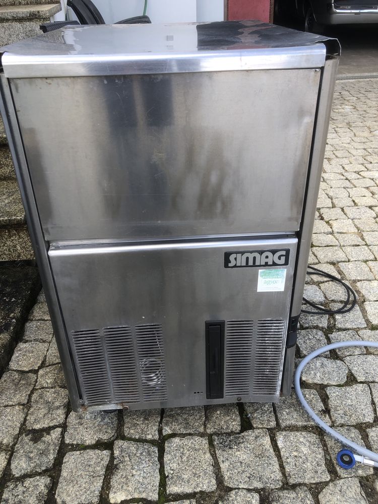 Maquina de fazer gelo